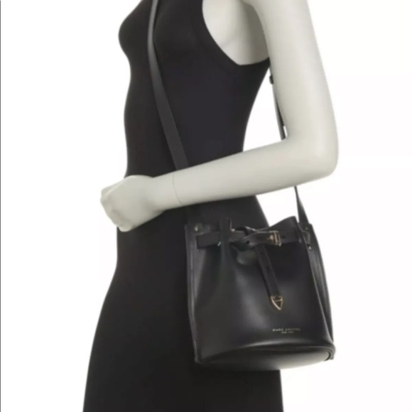 Marc Jacobs Logo Bucket Bag Black - Picture 2 of 11